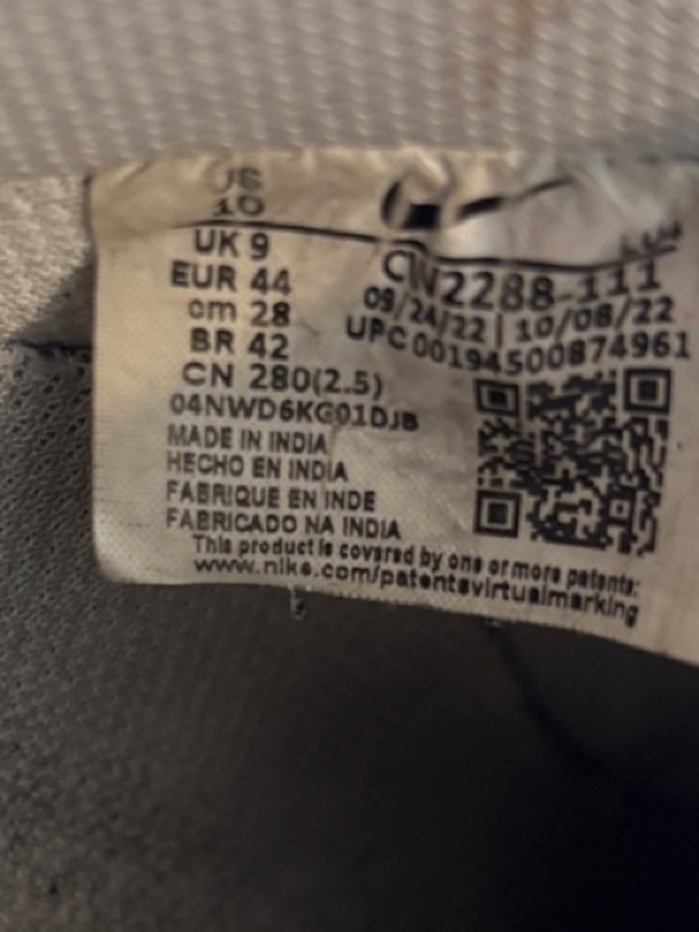 Nike Men’s White Leather Low-Top Sneakers - Picture 9 of 9